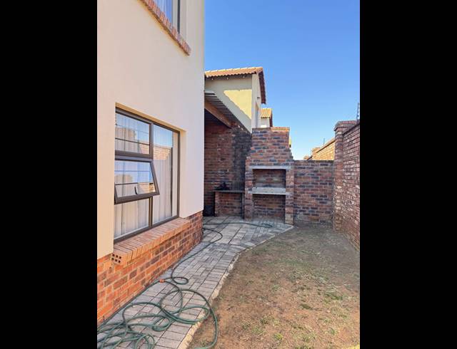 3 BEDROOM TOWNHOUSE FOR SALE IN WATERVAL EAST